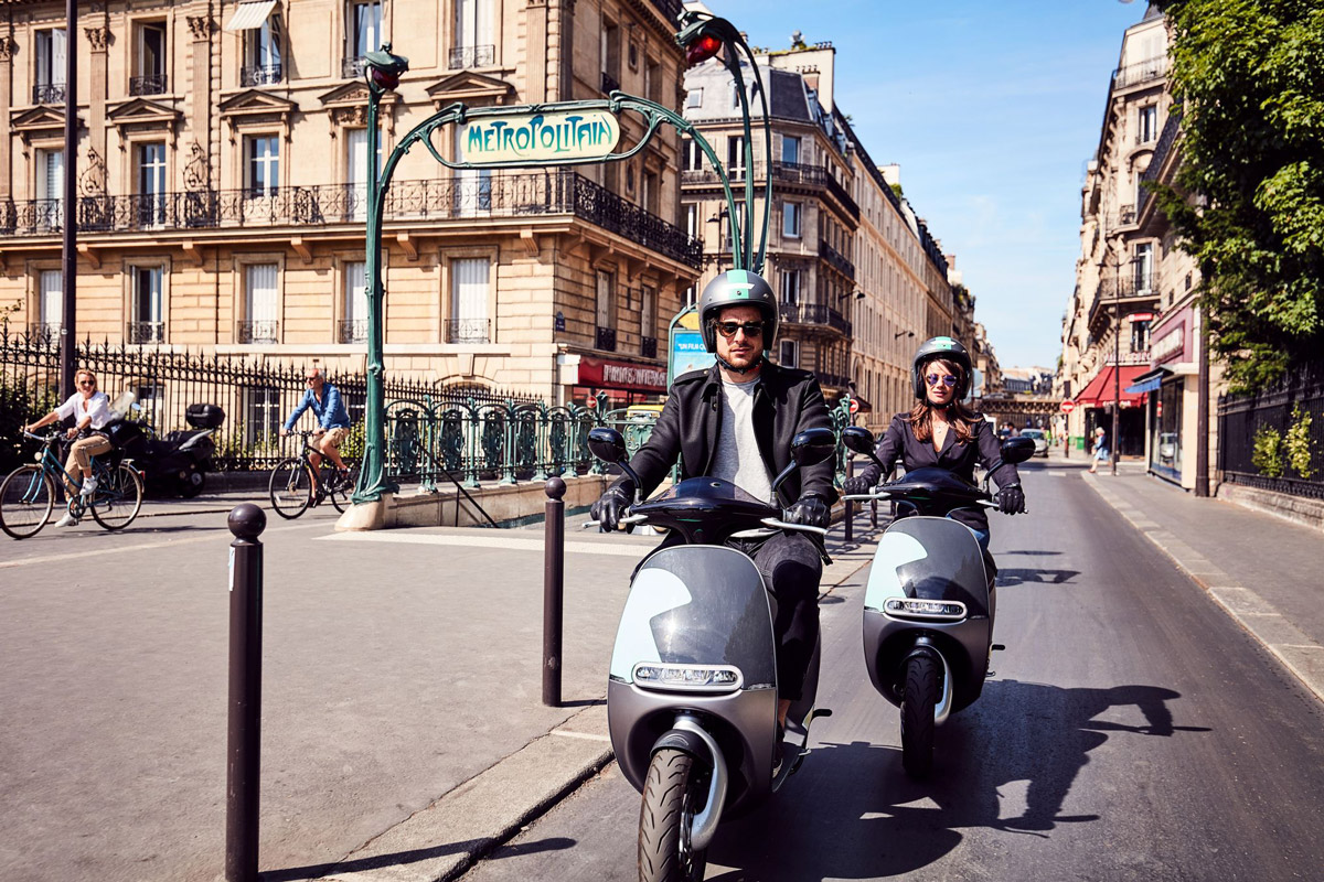 scooter électrique Paris à coté Métro
