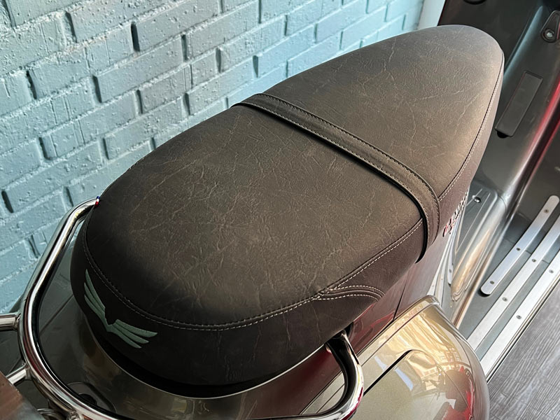 Selle de course d'exercice légère synthétique neuve conçue