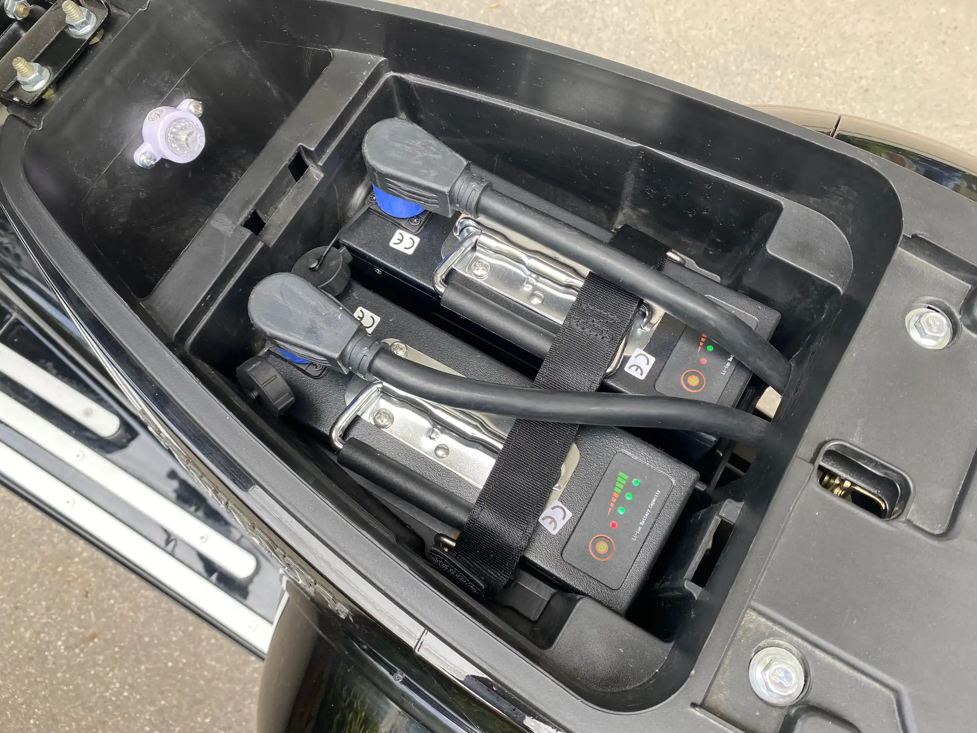 Scooter électrique rétro équivalent 125 cc - Batteries amovibles